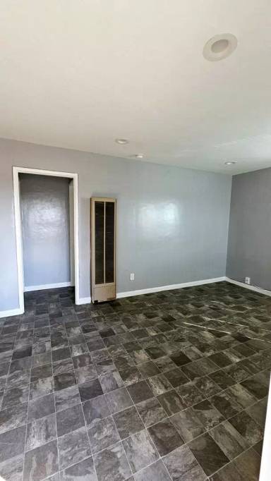 Main picture of 3702 W Imperial Hwy