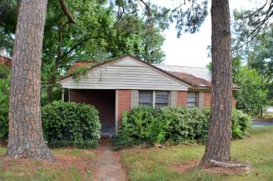 Main picture of 2000 Cherry St
