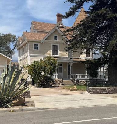 Main picture of 933 E Santa Paula St