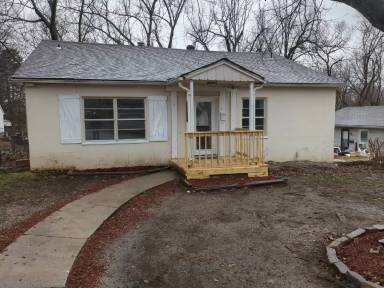 Main picture of 2440 S Norwood Ave