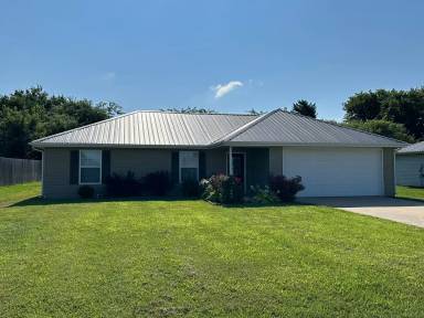 Main picture of 1800 Phillips Dr