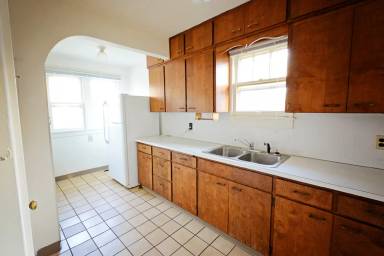 Main picture of 913 3rd St SE