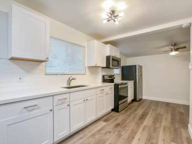 Main picture of 3039 E Oak St
