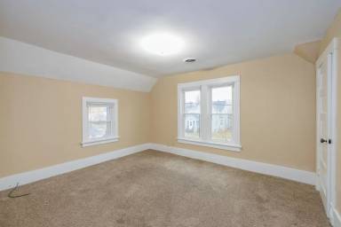 Main picture of 355 1/2 Doty St