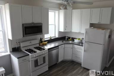 Main picture of 2600 W Winona St