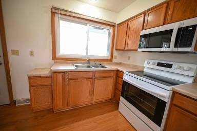 Main picture of 604 Summit Ave