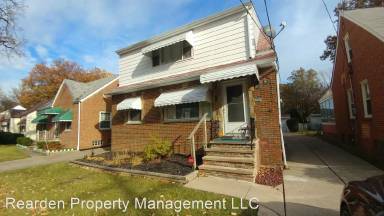 Main picture of 415 E 250th St