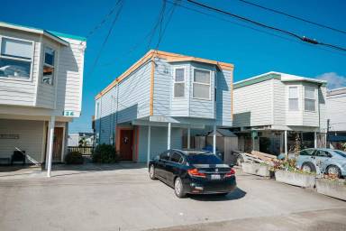 Main picture of 122 Cod St