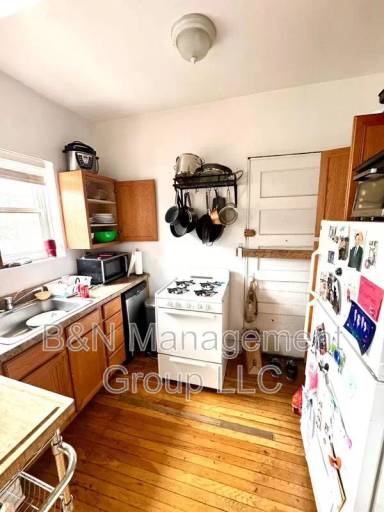 Main picture of 1051-67 W Dakin Apartments