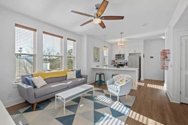 Main picture of 495 W Prairie St