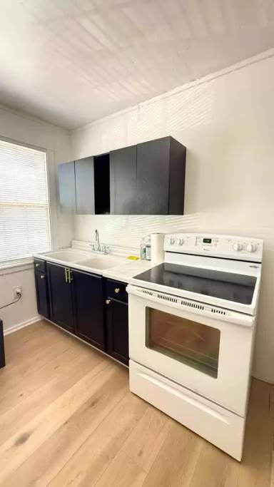 Main picture of 706-708 W 1st St Duplex