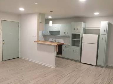Main picture of 261 E State St