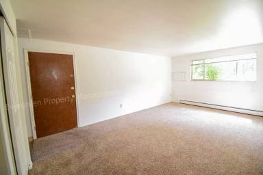 Main picture of 1724 Larch St