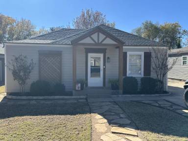 Main picture of 3323 22nd St