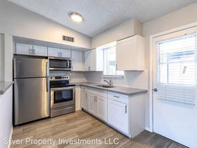 Main picture of 2620 N 40th St
