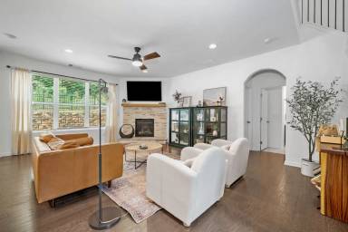 Main picture of 157 Crest Brooke Dr