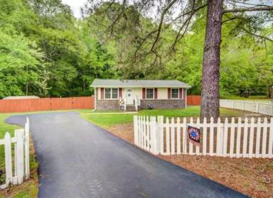Main picture of 121 Meadowbrook Ln