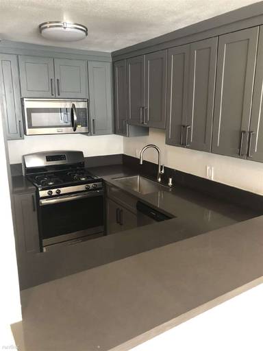 Main picture of 310 S Kenmore Ave