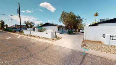Main picture of 3942 E Earll Dr