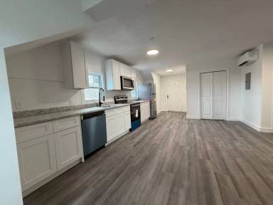 Main picture of 197 Main St