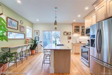 Main picture of 346 Silman St