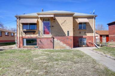 Main picture of 3361 Leyden St