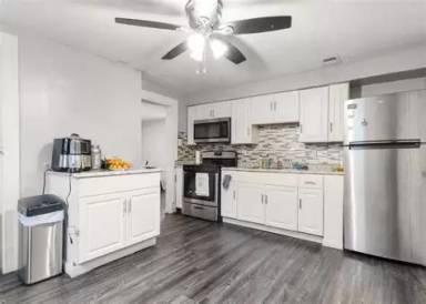 Main picture of 802 Ross Ave
