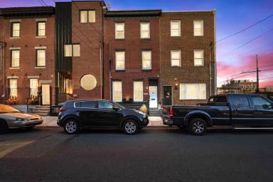 Main picture of 2443 E Cumberland St