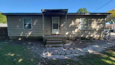 Main picture of 1023 NE 3rd St