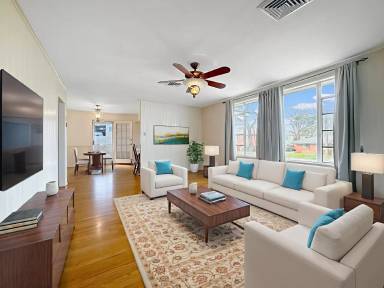 Main picture of 914 1/2 W 21st St