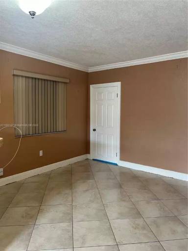 Main picture of 1000 E 8th Ct
