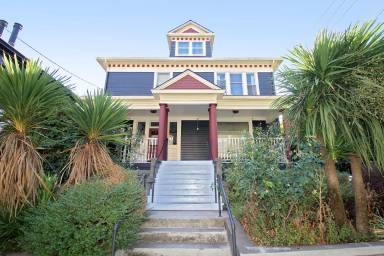 Main picture of 1634 NW Everett St