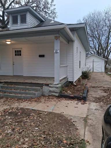 Main picture of 602 S Oak St