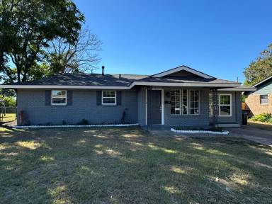 Main picture of 5336 NW Glenn Ave