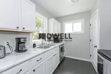 Main picture of 524 10th St SE