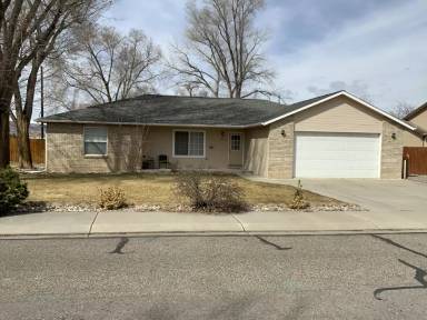 Main picture of 401 Breeze Dr