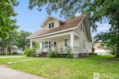 Main picture of 820 S Grove Ave