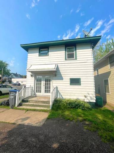 Main picture of 825 N 10th Ave E