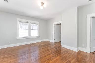 Main picture of 114 W Anderson St