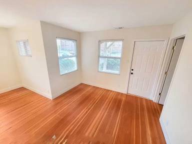 Main picture of 804 E Main St