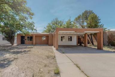 Main picture of 1809 Saint St NE