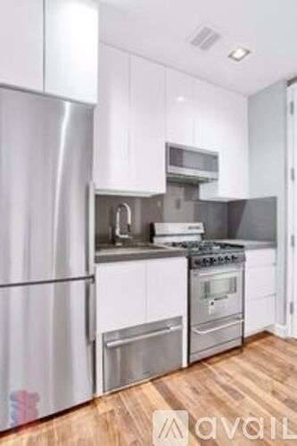 Main picture of 358 W 51st St
