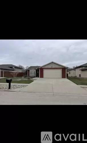 Main picture of 2914 Hoefer Ave