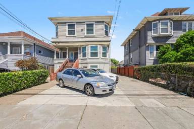 Main picture of 2151 Lincoln Ave