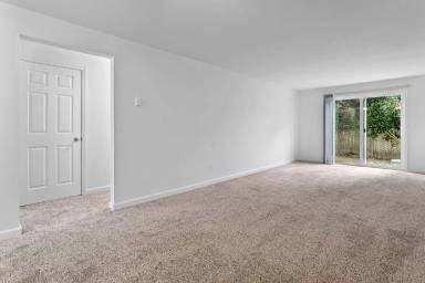 Main picture of 12430 NE Glisan St