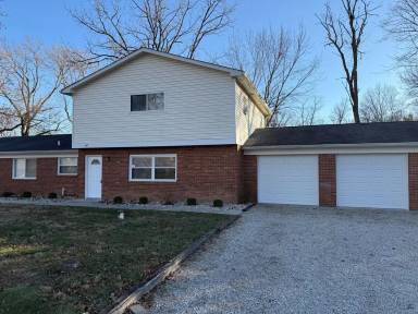 Main picture of 645 E 93rd St