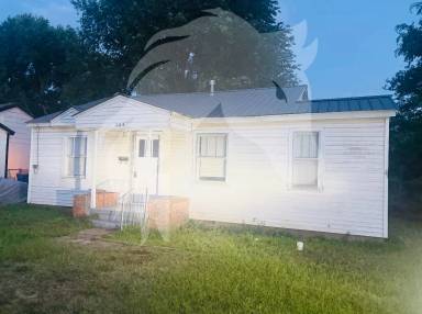 Main picture of 204 E Ponca St