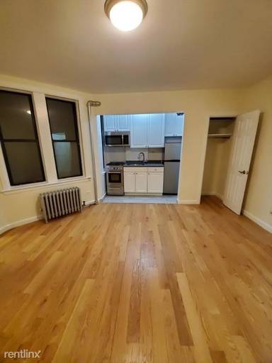 Main picture of 218 W 10th St