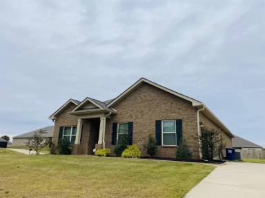 Main picture of 300 Dinner Tree Sq