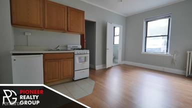 Main picture of 3831 N Fremont St